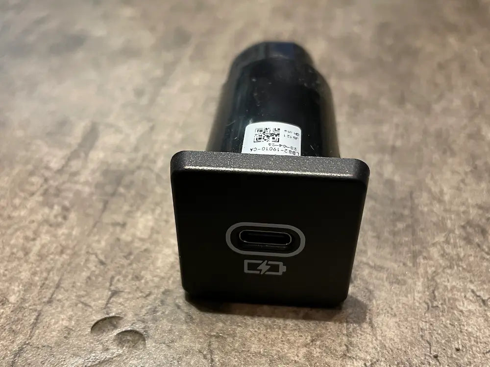 新型ディフェンダー110 90 130 L663 電源USBタイプA タイプC 充電 増設キット