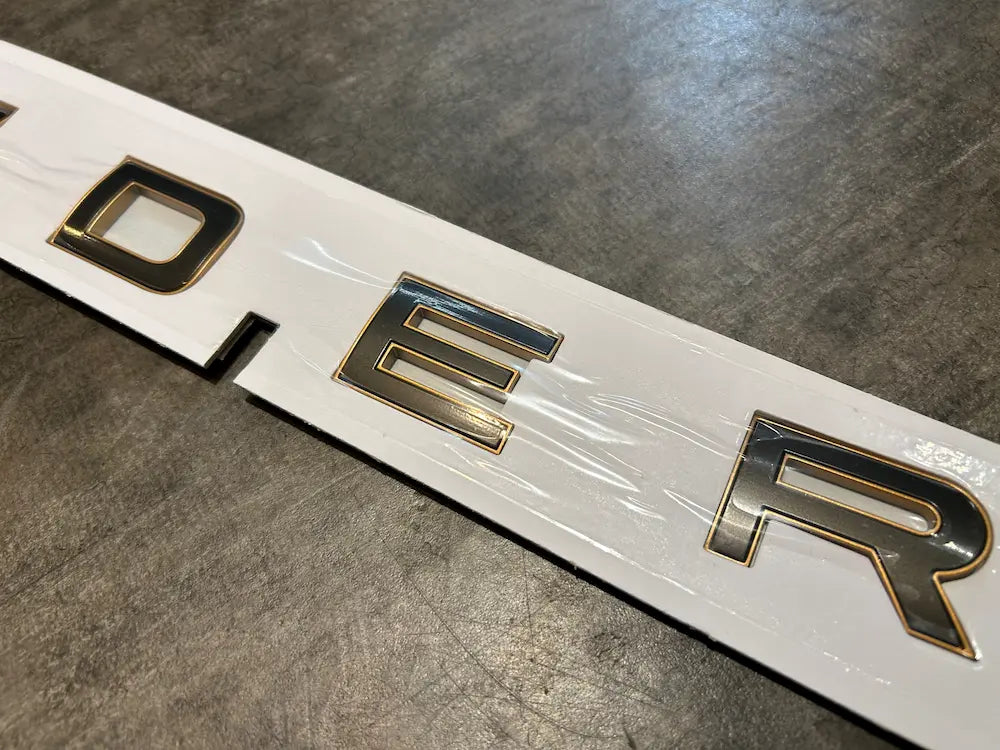 OCTAボンネットバッチ