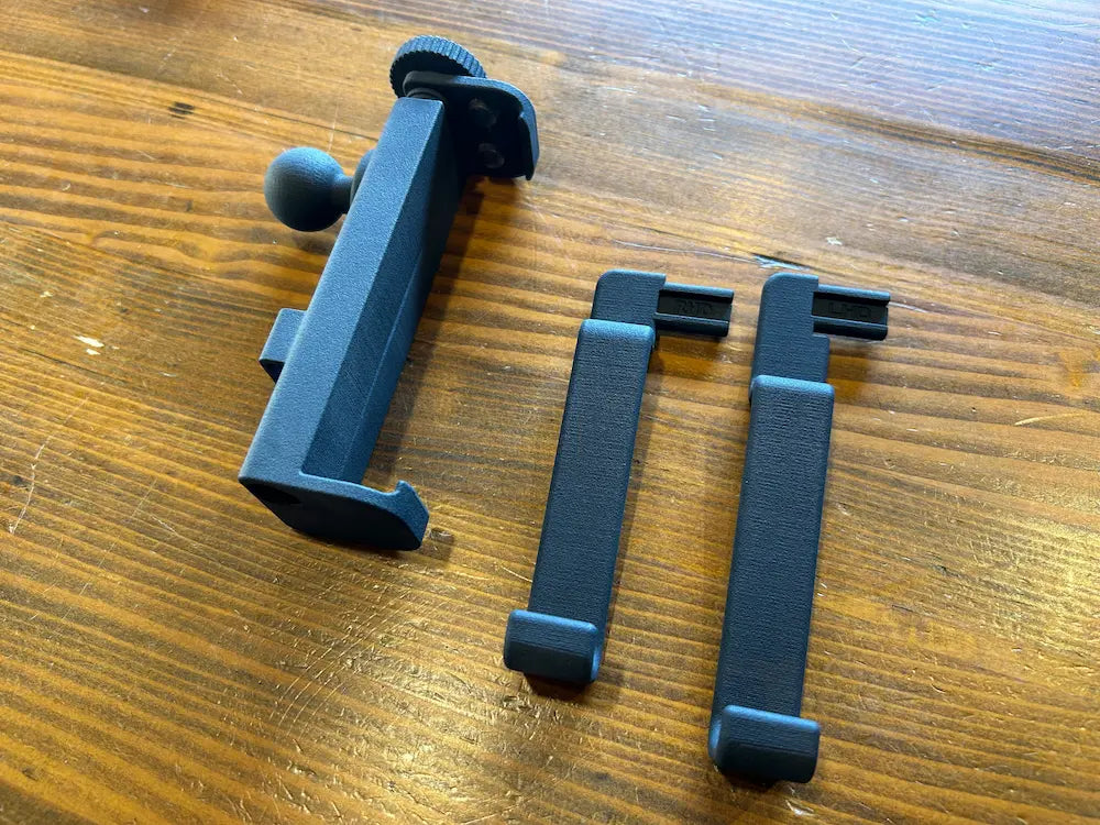 ディフェンダー110 90 130 カスタム タブレット iPad 固定 後席モニター 後部座席モニター YouTube視聴