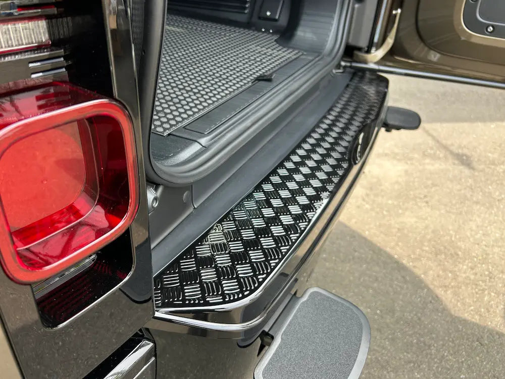 ランドローバー 現行ディフェンダー用 リアバンパーガードグロスブラック90110 ランドローバー 現行ディフェンダー用 リアバンパーガードグロス