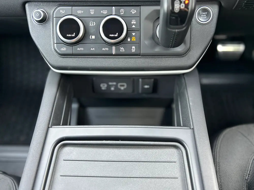 新型ディフェンダー110 90 130 L663 モバイルマウント 携帯充電器 新型ディフェンダー110 90 130 L663 モバイルマウント 携帯充電器