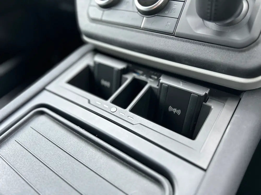 新型ディフェンダー110 90 130 L663 モバイルチャージャー 携帯充電器 新型ディフェンダー110 90 130 L663 モバイルチャージャー 携帯充電器