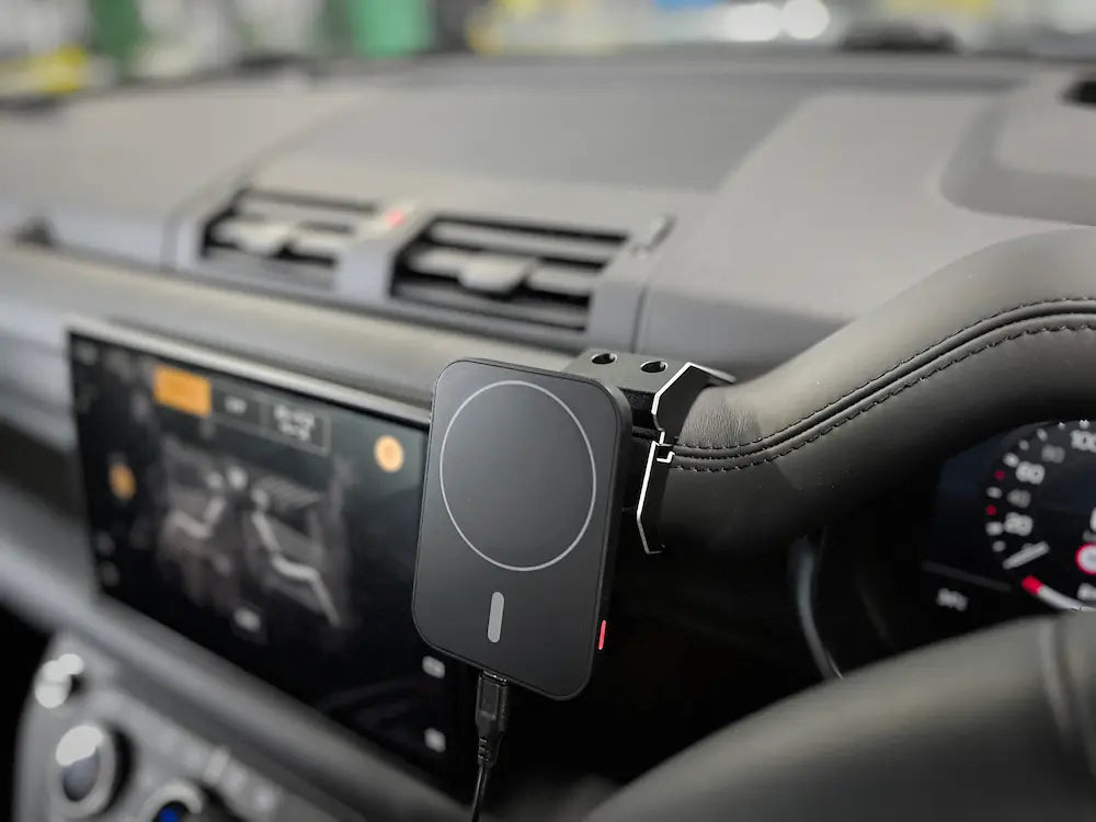 新型ディフェンダー ディフェンダー110 90 130 L663 携帯充電器 新型ディフェンダー ディフェンダー110 90 130 L663 携帯充電器