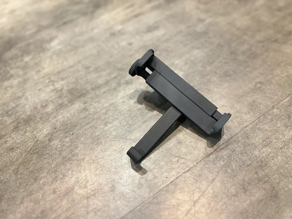 ディフェンダー110 90 130 カスタム タブレット iPad 固定 後席モニター 後部座席モニター YouTube視聴