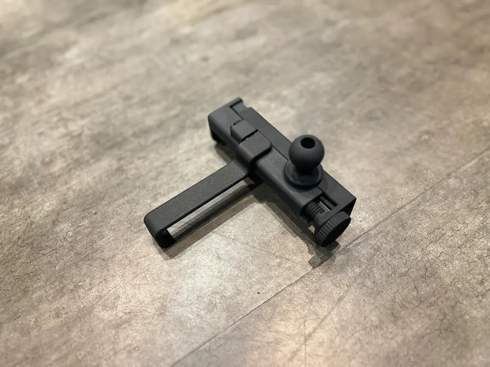 ディフェンダー110 90 130 カスタム タブレット iPad 固定 後席モニター 後部座席モニター YouTube視聴