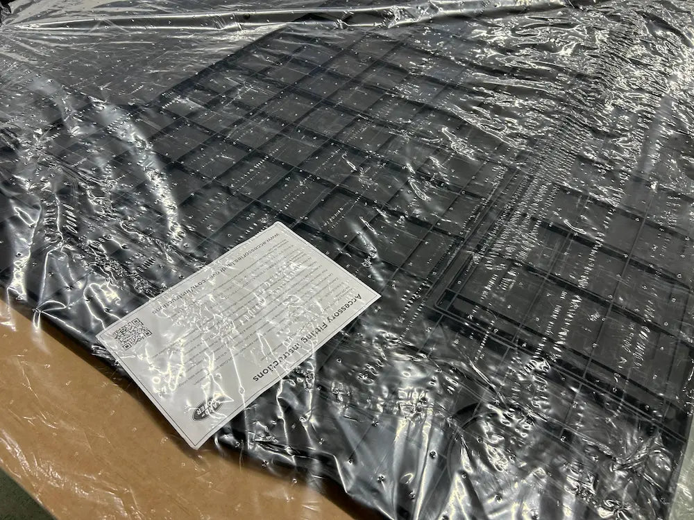 ランドローバー　ディフェンダー130　ラバーマット 純正ラバーマット ロードスペースラバーマット